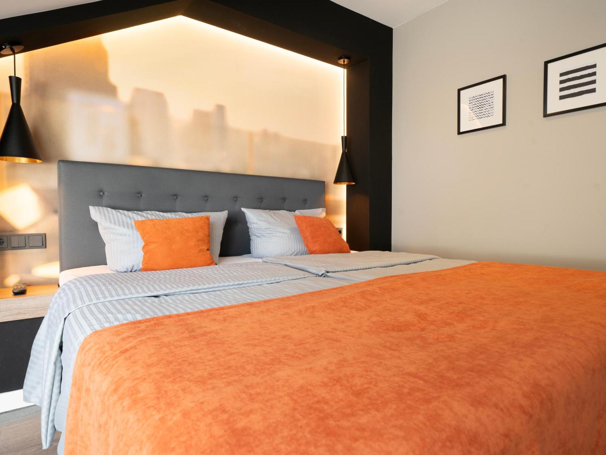 Juststay & 3*